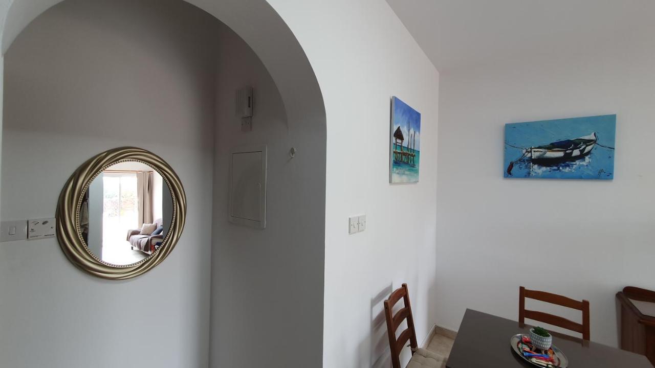 Peaceful Apartment With Double Bed - Oak Breeze Paphos Exterior photo