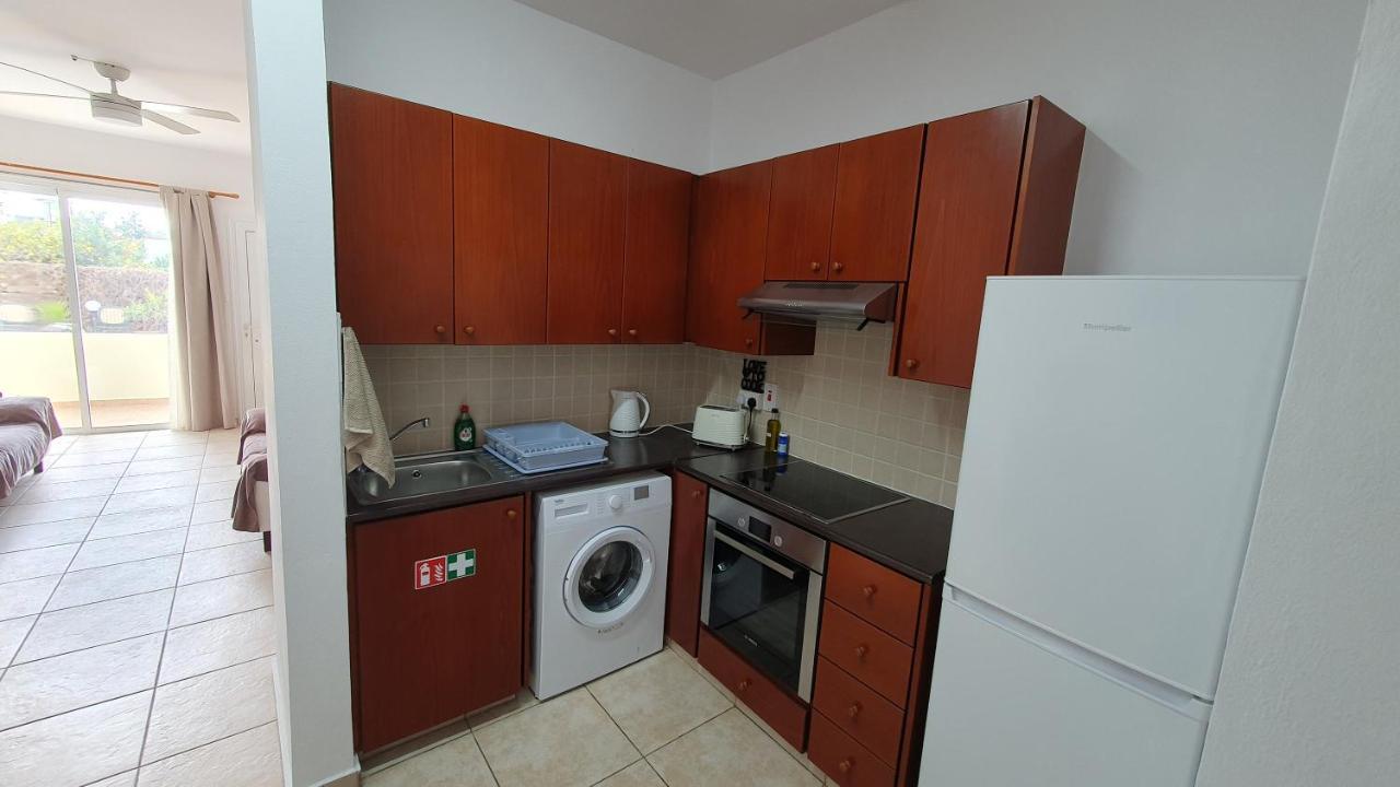 Peaceful Apartment With Double Bed - Oak Breeze Paphos Exterior photo