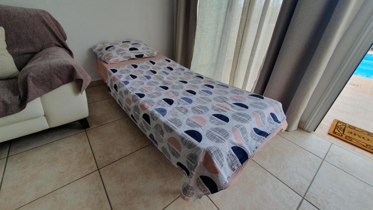 Peaceful Apartment With Double Bed - Oak Breeze Paphos Exterior photo